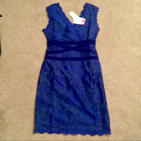 SOLD❗️Blue 👑 Lace Scalloped V-Neck Dress - S - Picture 2 of 5